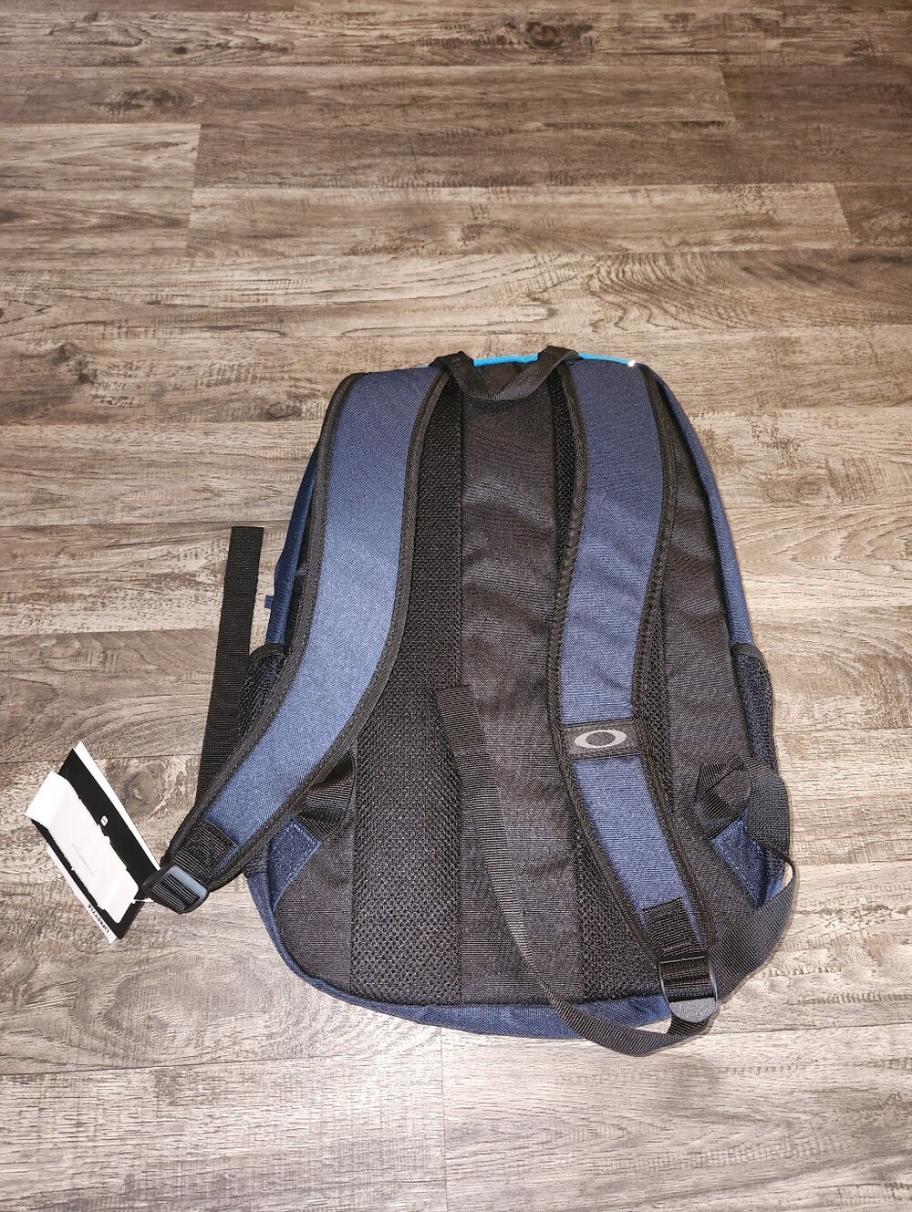 Oakley Enduro Backpack - Picture 6 of 6